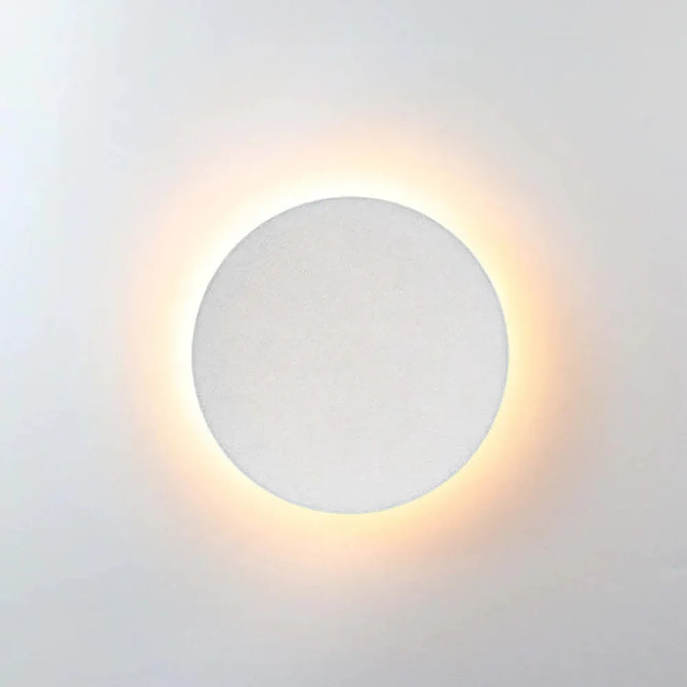 Orr Outdoor Wall Lamp - Minimalist LED wall light in round or square, IP65
