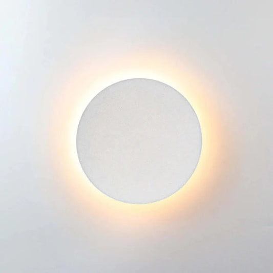 Orr Outdoor Wall Lamp - Minimalist LED wall light in round or square, IP65