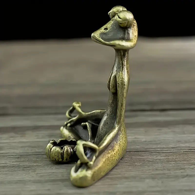 Zenora Messing-Meditationsfrosch-Räucherstäbchenhalter | Handgefertigtes Dekorationsstück aus massivem Messing für achtsames Leben und Entspannung