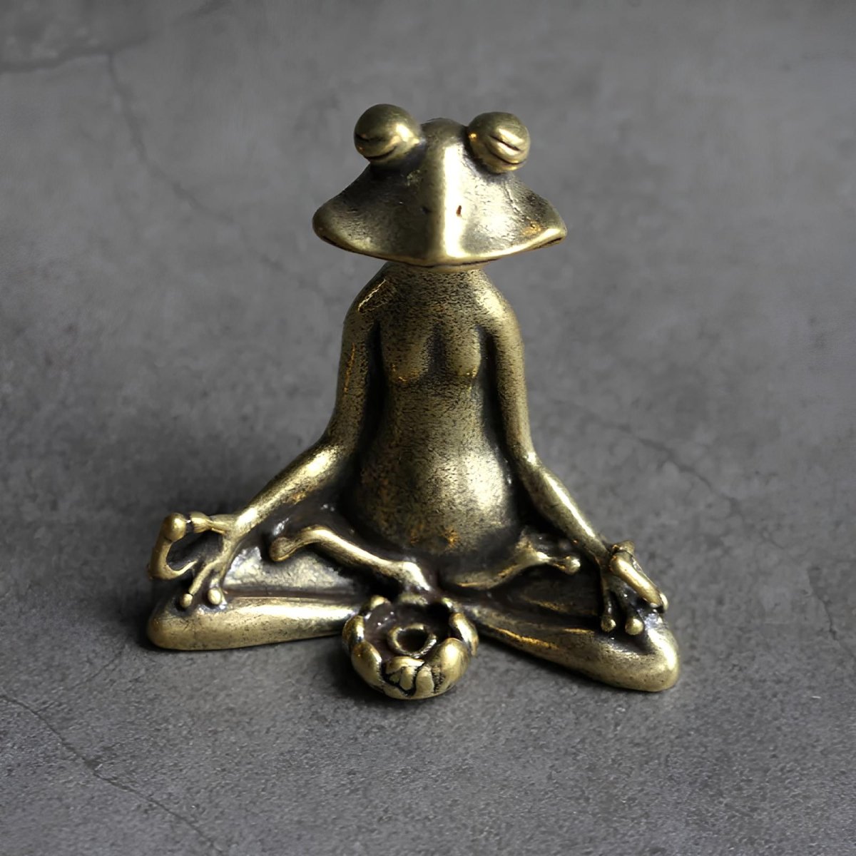 Zenora Messing-Meditationsfrosch-Räucherstäbchenhalter | Handgefertigtes Dekorationsstück aus massivem Messing für achtsames Leben und Entspannung