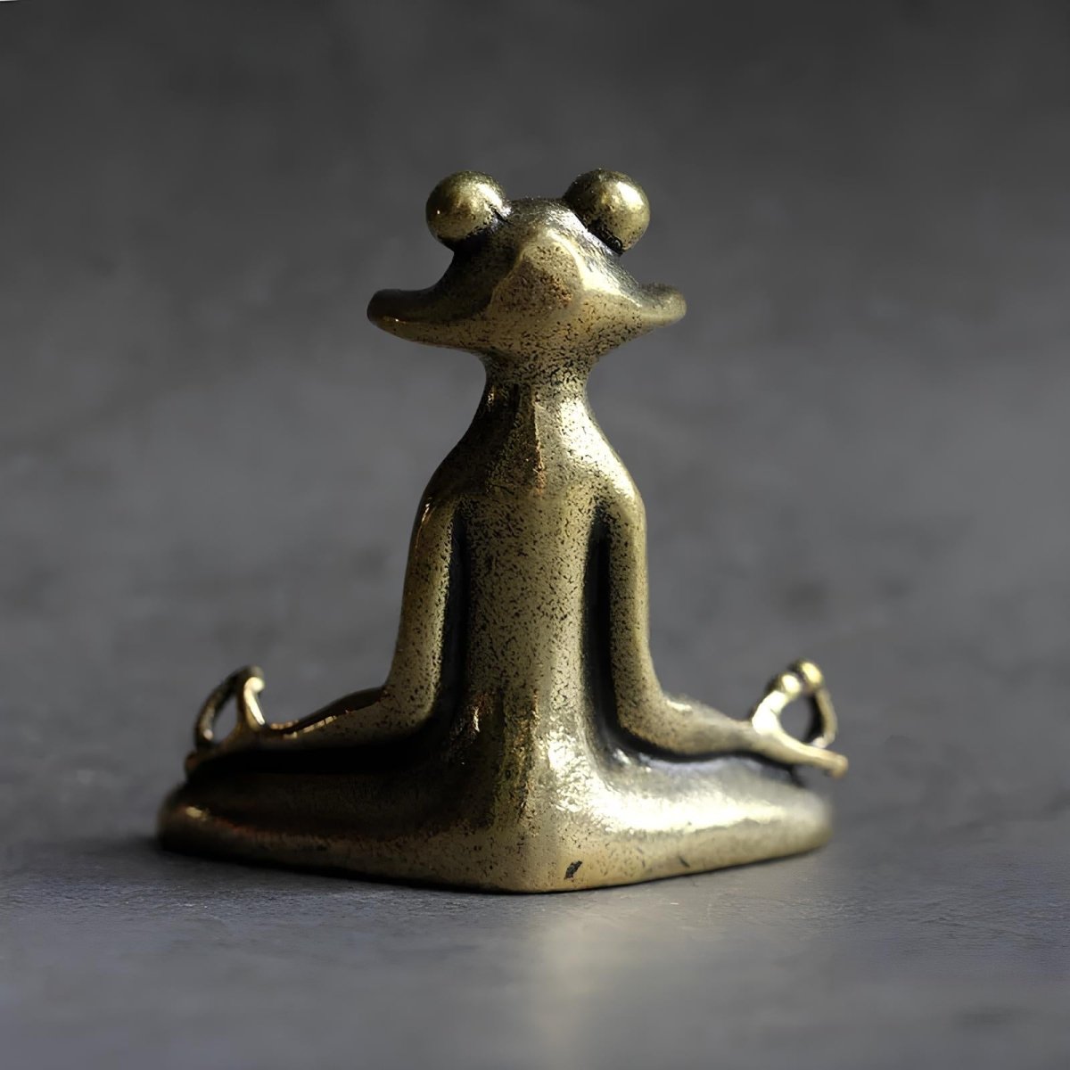 Zenora Messing-Meditationsfrosch-Räucherstäbchenhalter | Handgefertigtes Dekorationsstück aus massivem Messing für achtsames Leben und Entspannung
