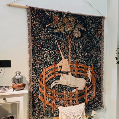 UNICORVIA – Arazzo medievale con unicorno e frange