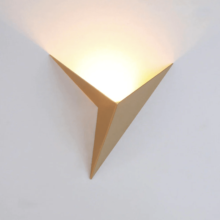 TRIGLOW – Lampada da parete LED triangolare design moderno