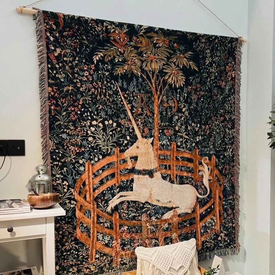 UNICORVIA – Arazzo medievale con unicorno e frange