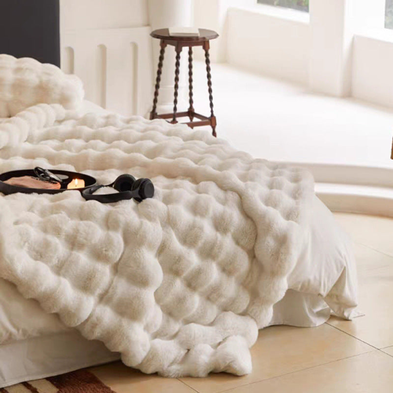LUNAVIA – Elegant cuddle blanket for cozy warmth