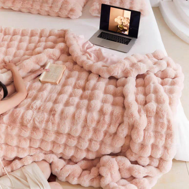 LUNAVIA – Elegant cuddle blanket for cozy warmth