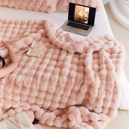 LUNAVIA – Elegant cuddle blanket for cozy warmth