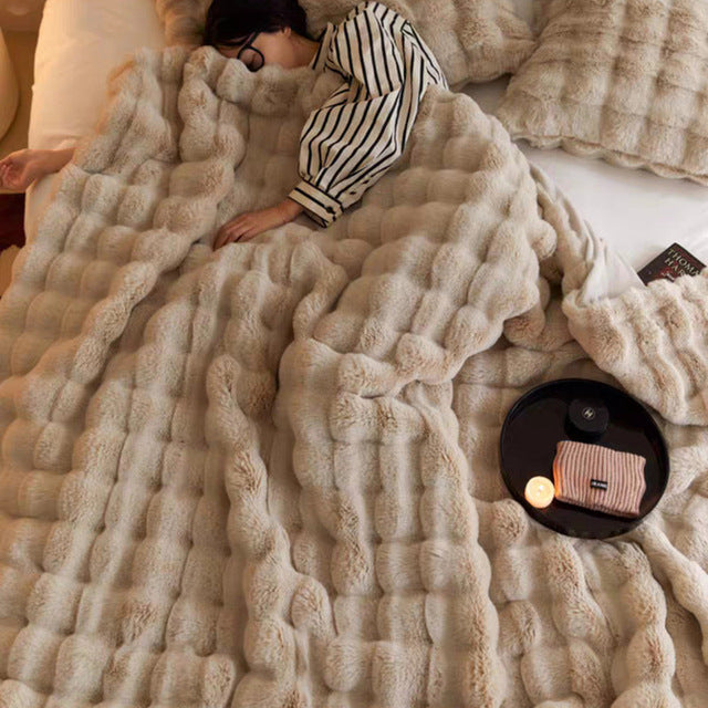LUNAVIA – Elegant cuddle blanket for cozy warmth