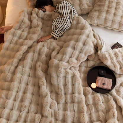LUNAVIA – Elegant cuddle blanket for cozy warmth