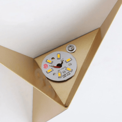 TRIGLOW – Lampada da parete LED triangolare design moderno