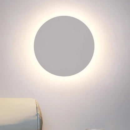 Orr Outdoor Wall Lamp - Minimalist LED wall light in round or square, IP65