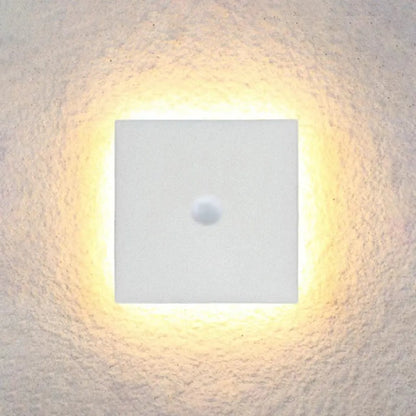 Orr Outdoor Wall Lamp - Minimalist LED wall light in round or square, IP65