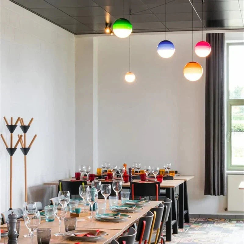 CHROMORA – Moderne Hängeleuchte aus Farbverlaufglas für stimmungsvolle Beleuchtung